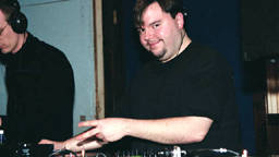 02030801.jpg [3/8/2002]