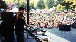 02080301.jpg [8/3/2002]